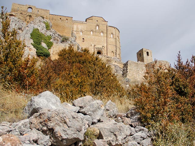 Detalle de la muralla del castillo de Loarre en Huesca, Aragón